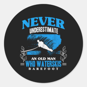 Sticker Rond Un vieil homme fait du skis nautique Refoot Water