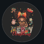 Sticker Rond Une Africaine Américaine Noire Joyeuse Pajam Noël<br><div class="desc">Une Africaine Américaine Noire Joyeuse Cool de pyjama de Noël</div>