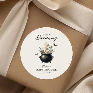 Sticker Rond Une Baby Shower Halloween 'Un bébé est en train de