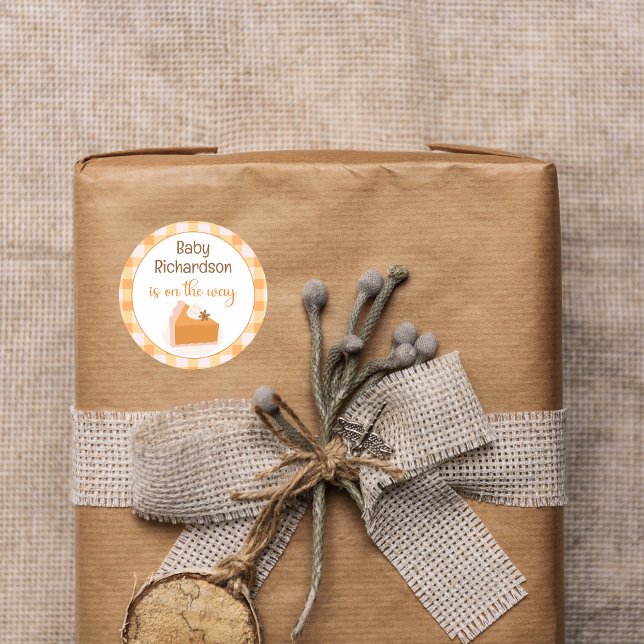 Sticker Rond Une Petite Tarte À La Cutie En vichy Baby shower A (A Little Cutie Pie Gingham Fall Baby Shower Classic Round Sticker)