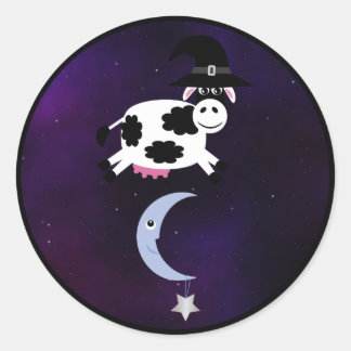 Sticker Rond Vache d'Halloween avec sorcières Casquette Sauter