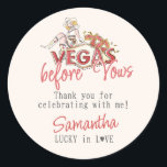Sticker Rond Vegas Before Vows Casino Chanceux Enterrement de V<br><div class="desc">Choisissez ce design de Casino Chanceux pour Enterrement de Vie de Célibataire Moderne Vegas Before Vows et célébrez votre enterrement de vie de célibataire Chanceuse en Amour avec vos meilleures amies. Ajoutez vos détails et commandez vos invitations et fournitures de fête maintenant. Si vous avez besoin d'aide, demandez une personnalisation...</div>