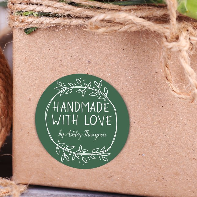 Sticker Rond Végétation élégante Faite à la main avec amour Nom (Stylish Greenery Handmade With Love Name Green Classic Round Sticker)