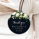 Sticker Rond Vert Blanc Floral Bleu Merci Mariage Faveur<br><div class="desc">Ce sticker vert blanc floral bleu merci mariage faveur classique rond est parfait pour un mariage rustique. Le design est composé d'élégantes pivoines blanches aquarelles avec feuillage vert dans un arrière - plan bleu foncé. Faites de l'autocollant votre propre étiquette en incluant vos noms, l'événement (s'il y a lieu) et...</div>