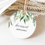 Sticker Rond Vert moderne Foliage Love is Sweet Mariage<br><div class="desc">Cet amour vert moderne feuillage est un sticker rond classique mariage doux est parfait pour un mariage tropical. Cette aquarelle peinte à la main présente un beau feuillage vert soigneusement aménagé dans des cadres uniques.</div>