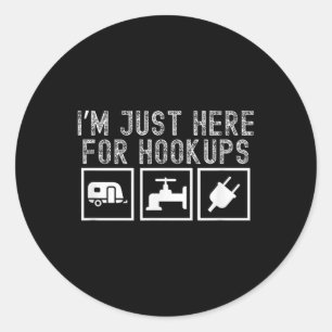 Sticker Rond Vêtements drôles de camping-car Je suis juste ici
