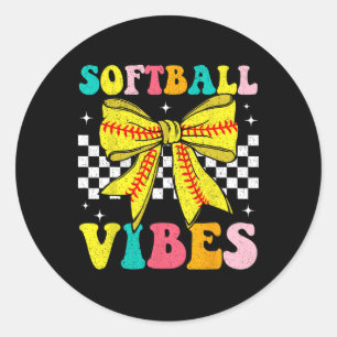 Sticker Rond Vibes de Softball Coquette Arc Softball Jour de Ma