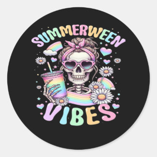 Sticker Rond Vibes de Summerween Douce Fille Squelette Été Halo