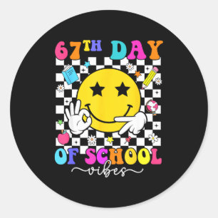 Sticker Rond Vibes du 67e jour d'école 67 Mème Visage souriant