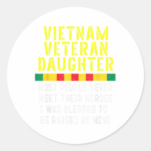 Sticker Rond Vietnam Vétérinaire Fille Élevée Par Mon Héros Vét