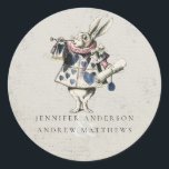 Sticker Rond Vintage Alice au pays des merveilles Mariage<br><div class="desc">Vous êtes invité à une date très importante. Cet adorable Alice vintage dans Wonderland mariage suite dispose du lapin blanc et d'une montre. Customisez cette invitation à vous convenir. Veuillez contacter le concepteur si vous avez besoin d'aide sur la personnalisation ou la personnalisation.</div>