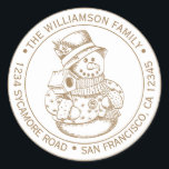 Sticker Rond Vintage Christmas SnowMan Gold Ink Adresse de reto<br><div class="desc">sticker d'adresse de retour de la famille de Noël avec votre nom et adresse en encre or typographie stylisée avec un joli bonhomme de neige de Noël dessiné à la main sur un arrière - plan blanc. Ajoutez simplement votre nom et votre adresse. Conçu exclusivement pour vous par Happy Dolphin...</div>