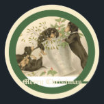 Sticker Rond Vintage Christmas Victorian<br><div class="desc">Chiens de Noël victoriens mignons et vintages,  conception de Noël avec des chiens noirs,  jouant avec un vase avec le mistletoe et la baie sainte. Il y a des frontières vertes et ecru autour.</div>