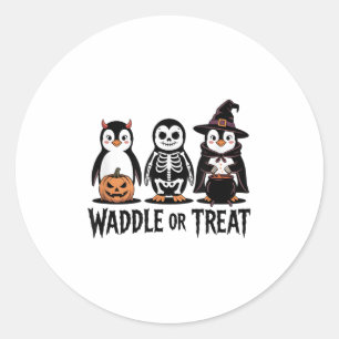 Sticker Rond Vintage Halloween Penguin Trick Ou Waddle Éffrayan