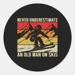 Sticker Rond Vintage N'est Jamais Sous-Estimer Un Vieil Homme S