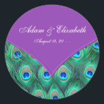 Sticker Rond Violet violet Mariage Peacock<br><div class="desc">Elégant vert émeraude,  bleu royal et plumes de paon turquoise,  mariage privilégie les étiquettes.</div>