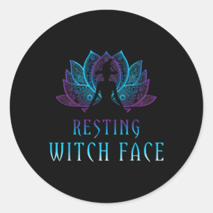 Sticker Rond Visage de sorcière au repos Lotus Halloween drôle