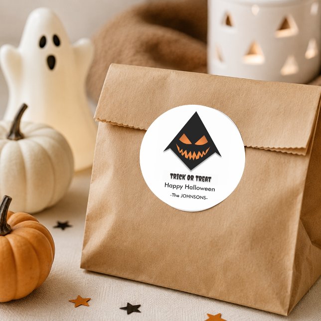Sticker Rond Visage effrayant d'Halloween – Conception Trick or (Créateur téléchargé)