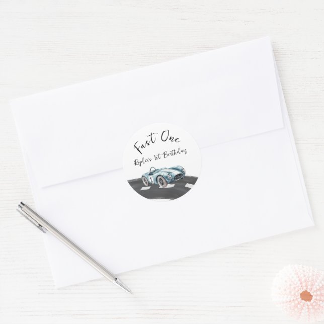 Sticker Rond Voiture de course Fast One Premier Anniversaire (Enveloppe)
