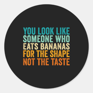 Sticker Rond Vous ressemblez à quelqu'un qui mange des bananes