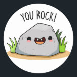 Sticker Rond Vous Rock Funny Géologie Pun<br><div class="desc">You Rock Funny Geology Pun présente un rock clignotant un sourire mignon et disant YOU ROCK! Funny Pun cadeau pour la famille et les amis qui ROCK!</div>