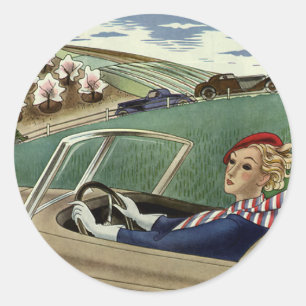 Sticker Rond Voyage Vintage, Femme Élégante dans une Voiture Dé