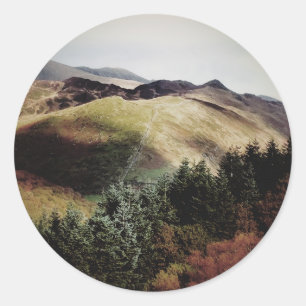 STICKER ROND VUE MONTAGNE SUR LES WALES