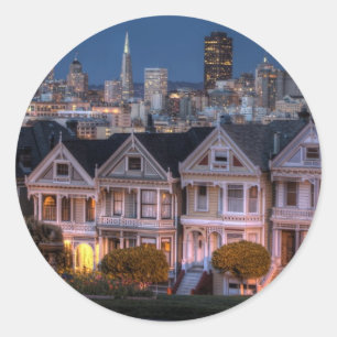 Sticker Rond Vue nocturne des maisons "dames peintes"