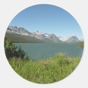 Sticker Rond Vue sur le lac Swiftcurrent du parc national des G