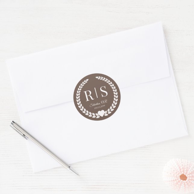 Sticker Rond Warm Mocha Brown Wedding Monogram Initials (Enveloppe)