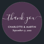 Sticker Rond Wedding shower Merci moderne violet<br><div class="desc">Créez votre propre mariage violet personnalisé merci autocollant pour votre mariage/douche. Personnalisez facilement en ligne avec les détails de votre mariage/douche. Des articles assortis disponibles pour compléter ces stickers ronds de mariage/douche violet minimaliste mais élégant avec une police de script moderne.</div>