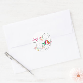Sticker Rond Whimsical coloré baiser Mariage d'oiseaux d'été