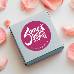 Sticker Rond Whimsical Somebunny Love Rouge Blanc Bunny Typo