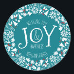 Sticker Rond White Christmas Wreath Joy Texte Modèle<br><div class="desc">Élégant autocollant de vacances personnalisable. Une couronne blanche aux accents rouges faite de symboles de Noël,  sur un arrière - plan bleu-vert. Tout le texte est personnalisable.</div>