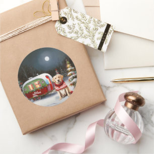 Sticker Rond Winter Labrador Caravan Christmas Adventure