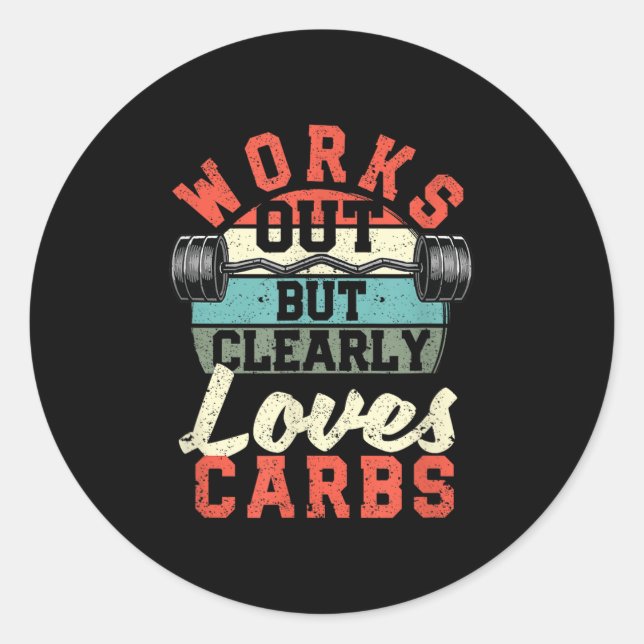 Sticker Rond Works Out But Clearly Loves Carbs Funny Low Carb G (Devant)