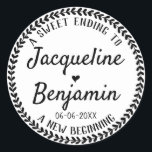 Sticker Rond Wreath Rustique Sweet Terminant nouveau Mariage de<br><div class="desc">Cet autocollant de mariage de remerciement est parfait pour votre bonbon ou bar de dessert customisé faveurs de mariage. Le design comporte un accent de couronne avec les mots "Un début doux à un nouveau début" dans une police rustique moderne. Les noms (en typographie de script) peuvent être facilement customisés....</div>