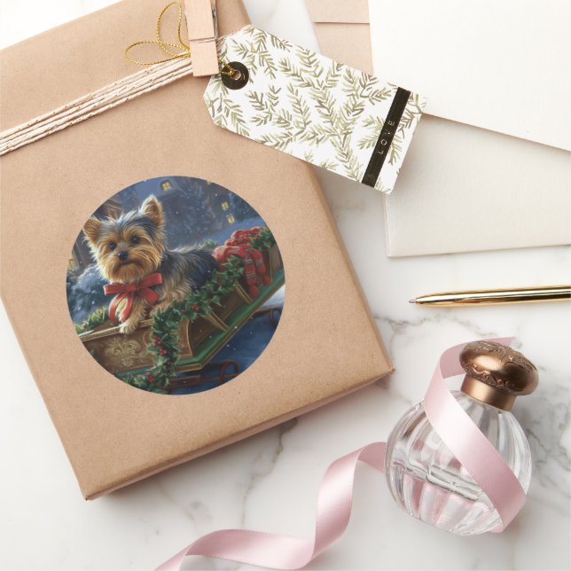 Sticker Rond Yorkshire Terrier Saison de Noël festive (Cadeaux)
