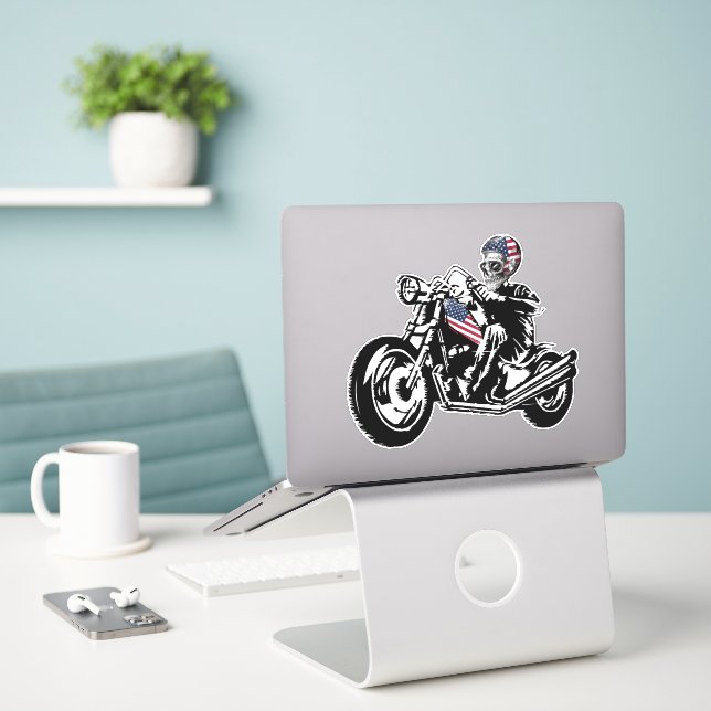Sticker Skull Biker avec drapeau américain (Ordinateur portable sur le bureau)