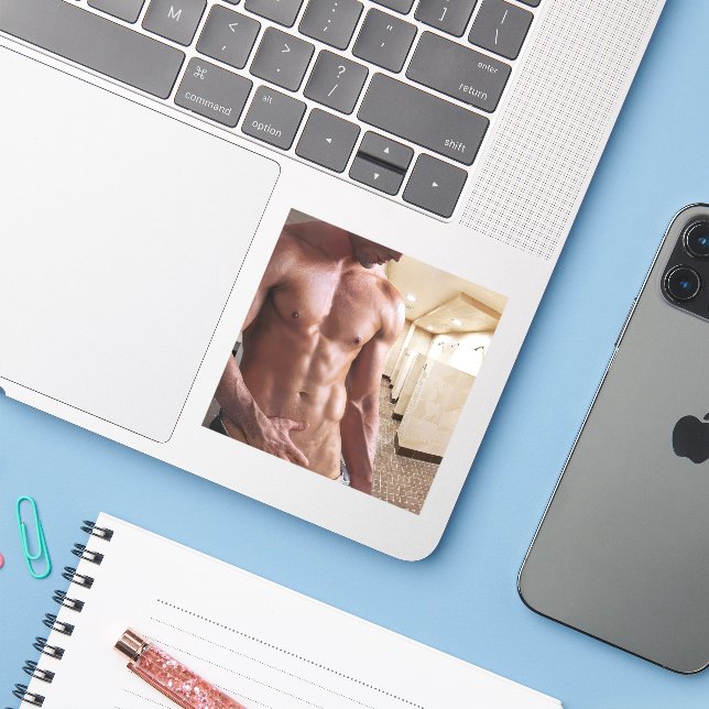 Sticker SlipperyJoe cheminée homme musclé six pack abs (Ordinateur portable avec iPhone)