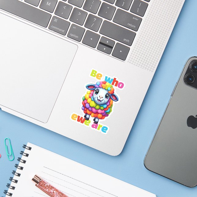 Sticker Soyez qui nous sommes Rainbow Sheep (Ordinateur portable avec iPhone)
