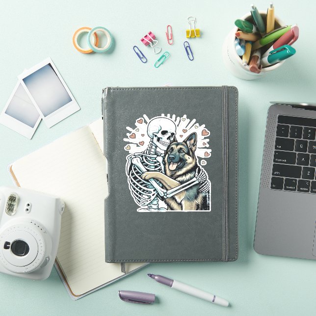 Sticker Squelette serrant un berger allemand � Gothique un (Couverture iPad)
