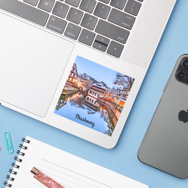 Sticker Strasbourg France (Ordinateur portable avec iPhone)