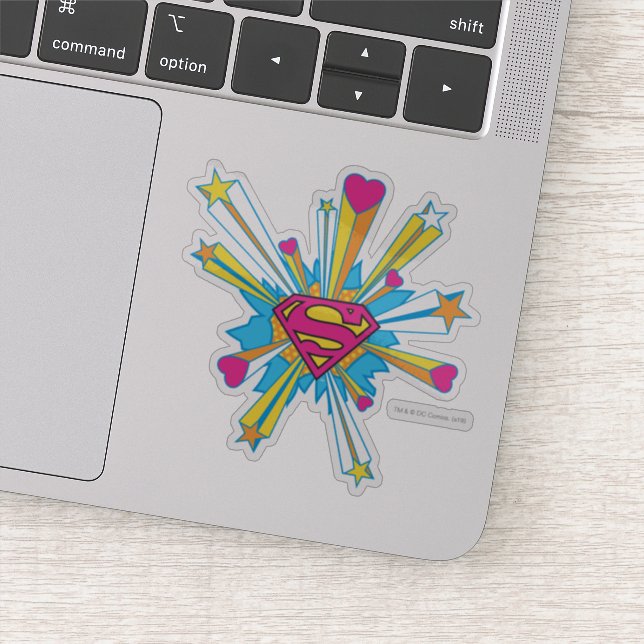 Sticker Superman Stylisé | Logo rose avec coeur (Détail)