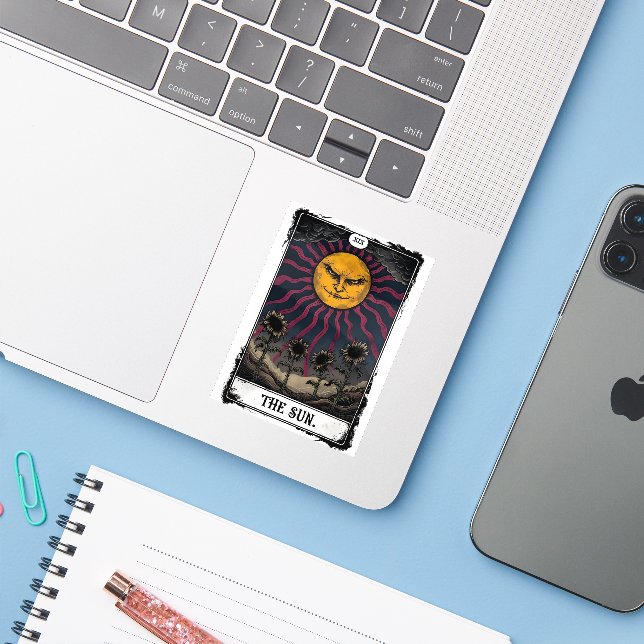 Sticker Tarot Soleil Gothique (Ordinateur portable avec iPhone)