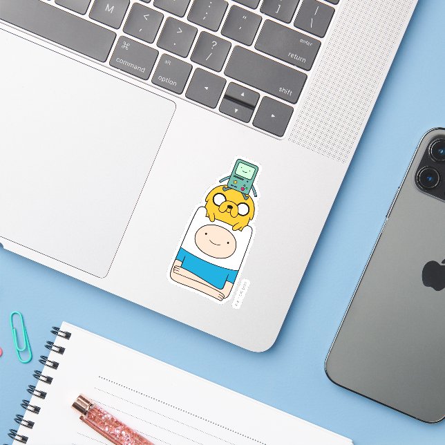 Sticker Temps d'aventure | BMO, Jake & Finn (Ordinateur portable avec iPhone)