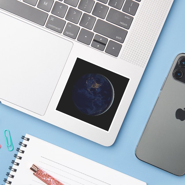 Sticker Terre Pleine La Nuit Avec Les Lumières De La Ville (Ordinateur portable avec iPhone)