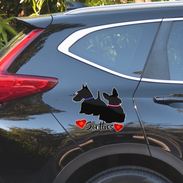 Sticker Térrier écossais/silhouette noire collier rose/ble (Coté voiture)