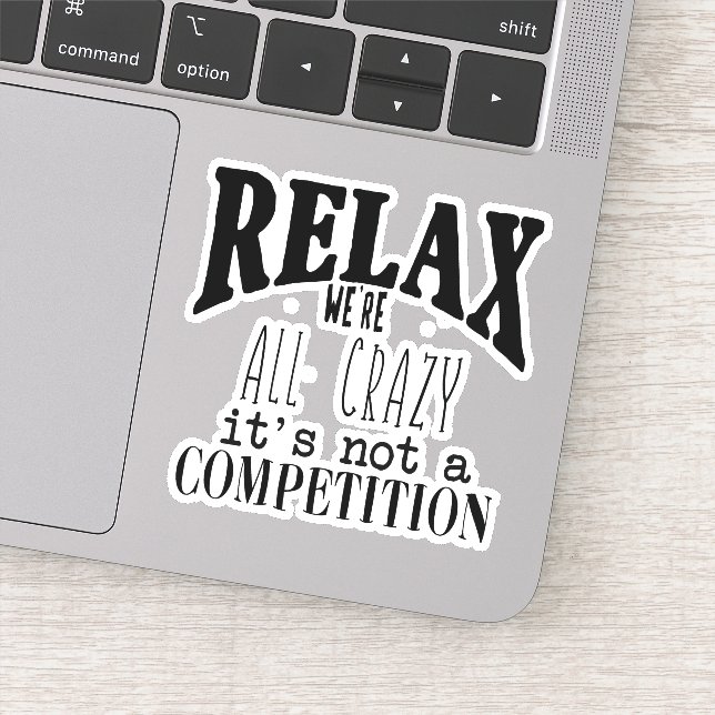 Sticker Texte drôle Nous sommes tous fous Pas une compétit (Détail)