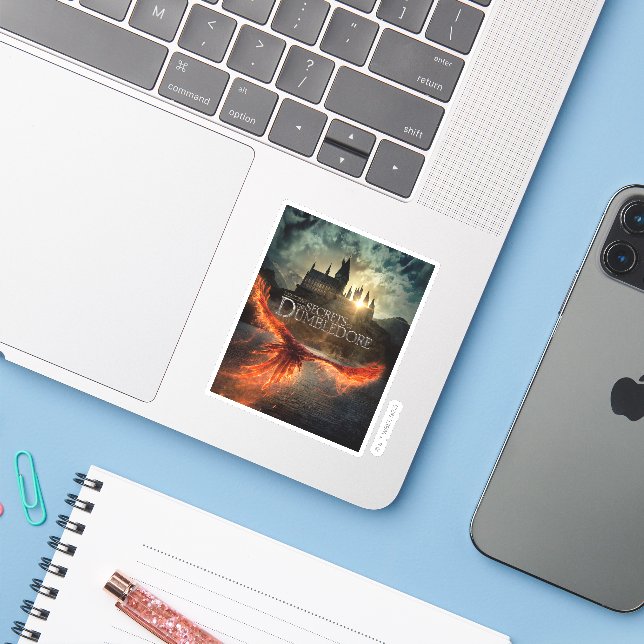 Sticker The Secrets of Dumbledore Theatrical Poster (Ordinateur portable avec iPhone)